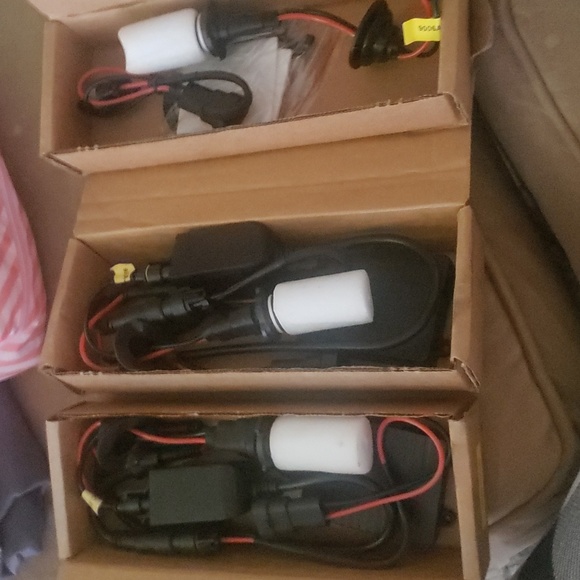 Xenon HID ice blue color low beam conversion kit plus 1 spare - Picture 2 of 7